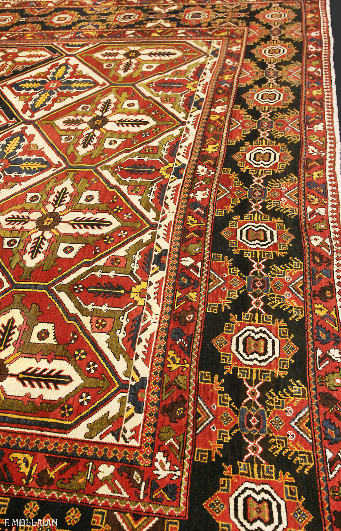 Antique Persian Large Bakhtiari Carpet (485x365 cm)